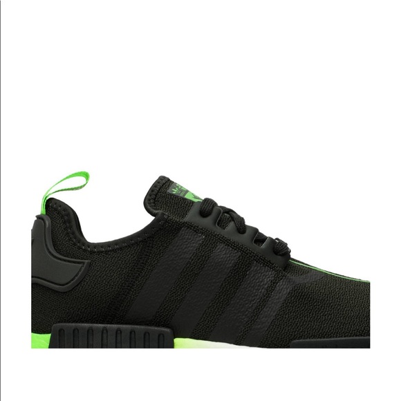 NMD_R1 Star Wars Adidas (green) size 6 - Picture 3 of 8